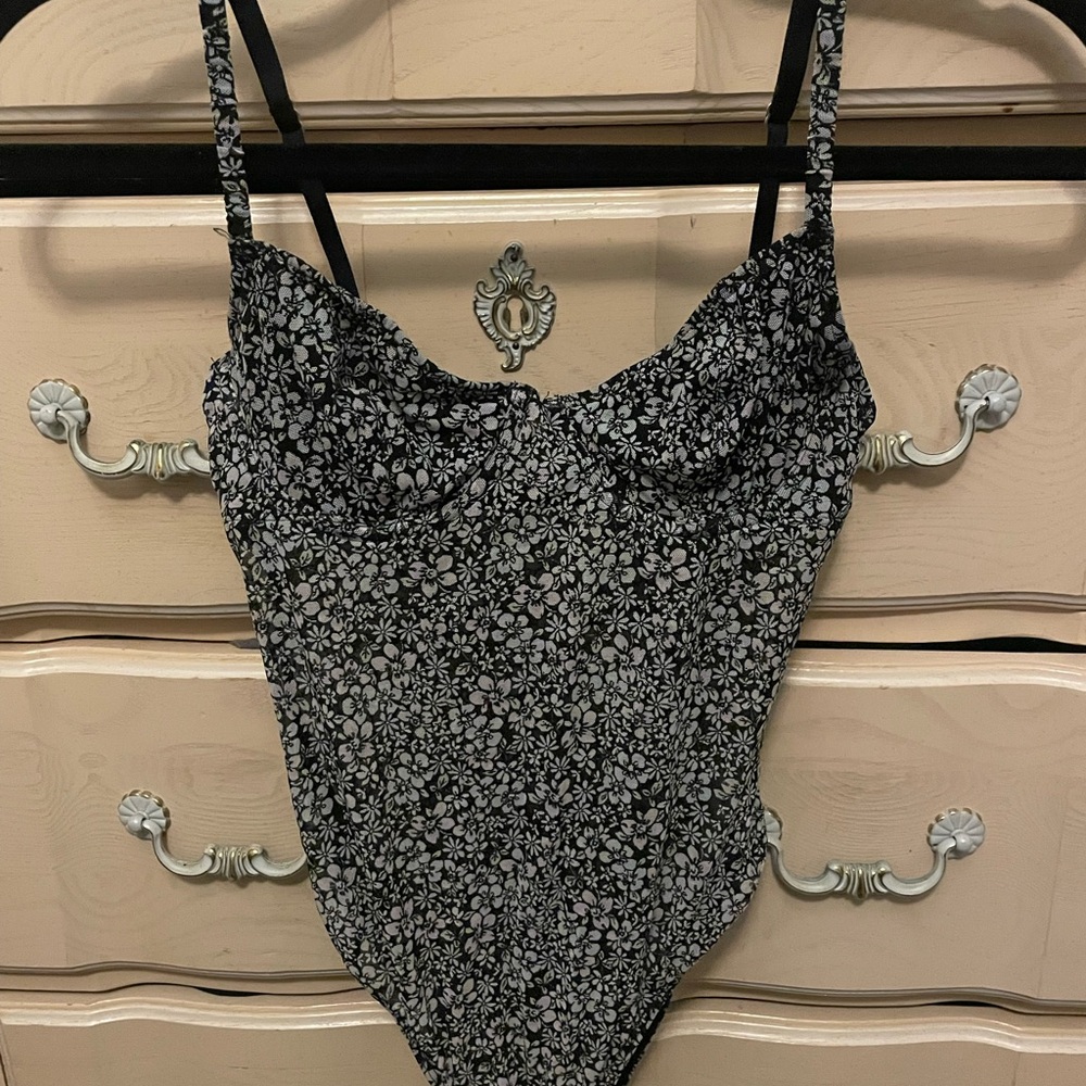 Hollister Black and White Floral Chemise